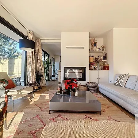 Quiet House With Bright And Big Spaces Vaucresson